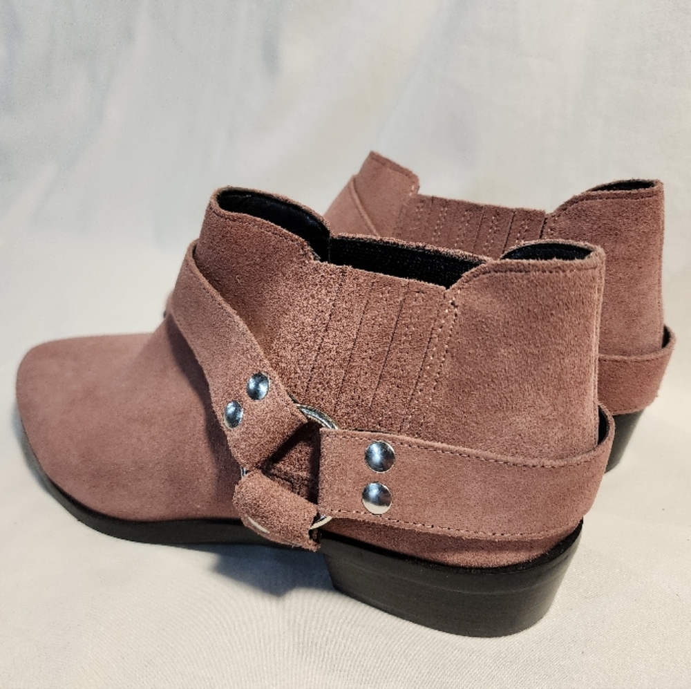 Jane and the Shoe Stylish Pink Suede Ankle Boots Size 8.5